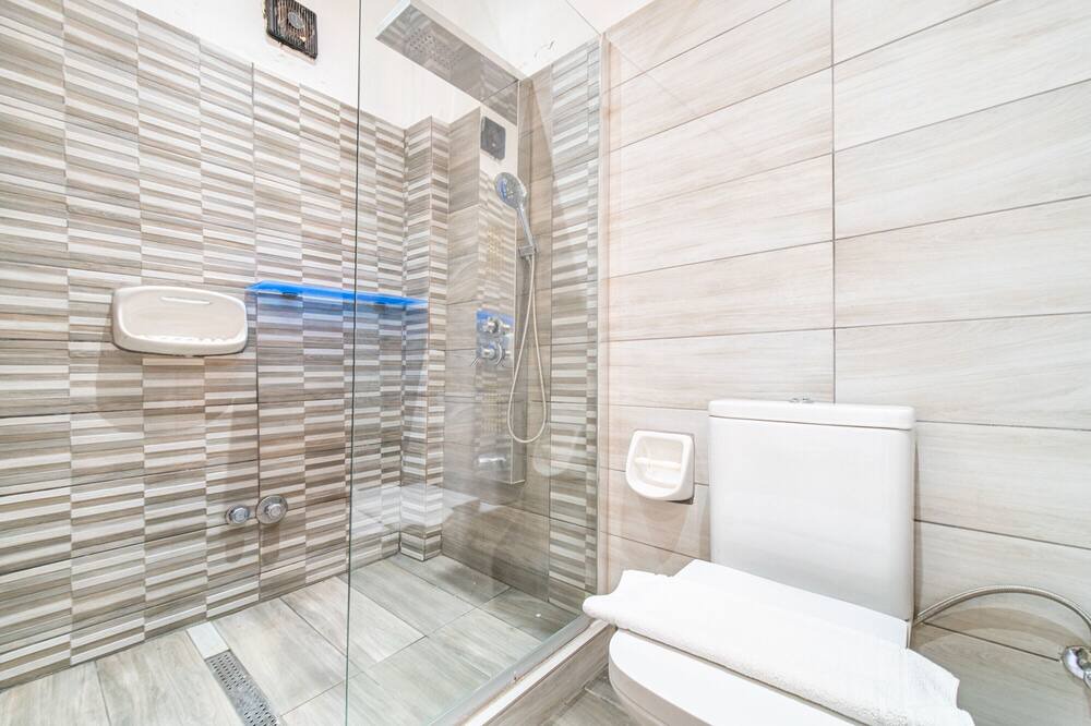 Photo of Bathroom in Gardenos