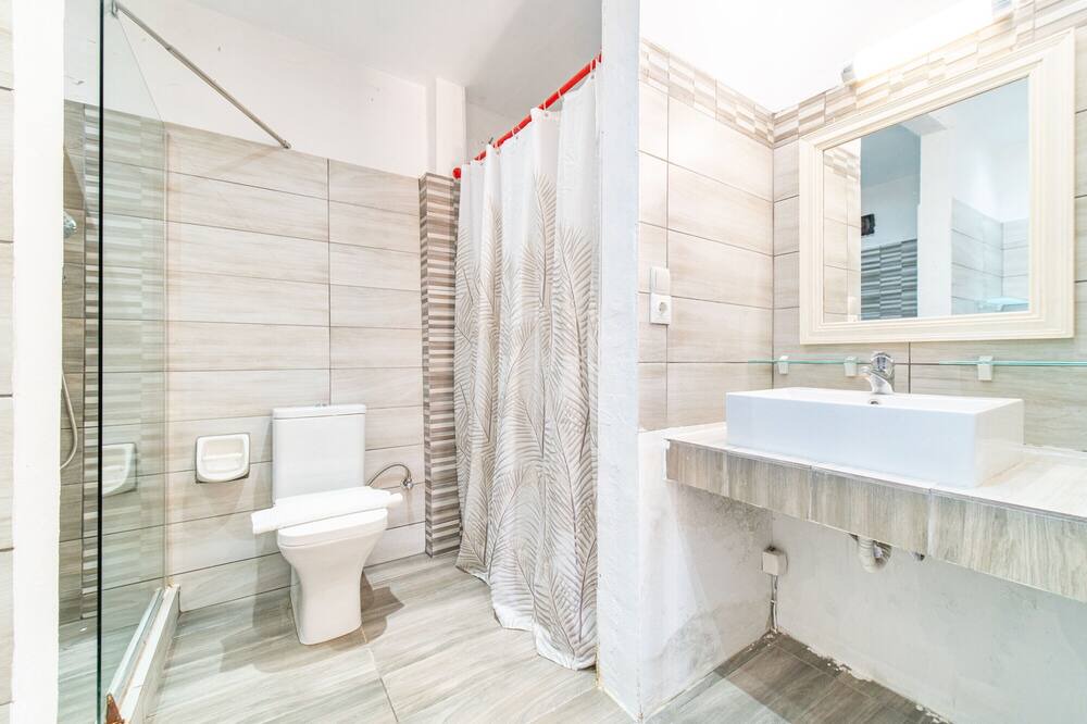 Photo of Bathroom in Gardenos