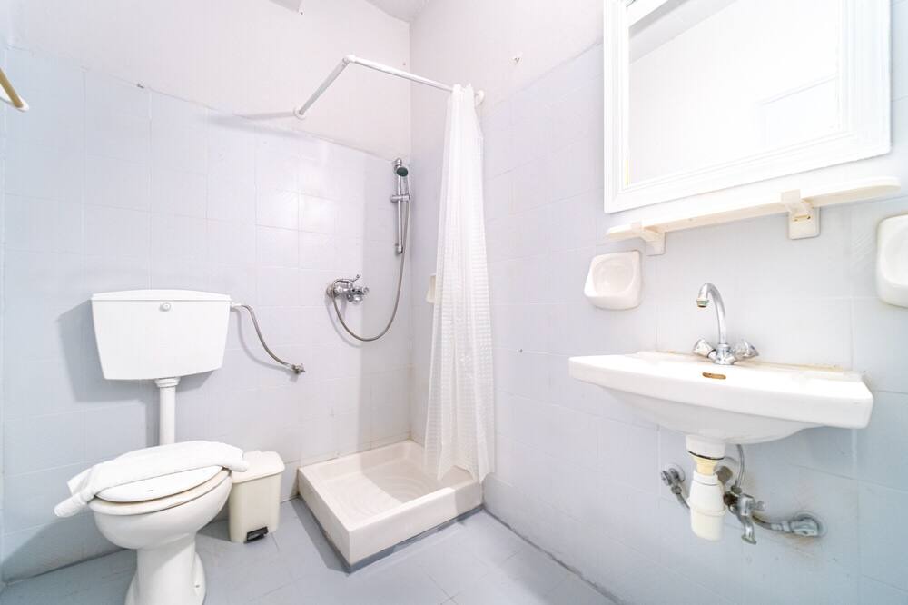 Photo of Bathroom in Gardenos