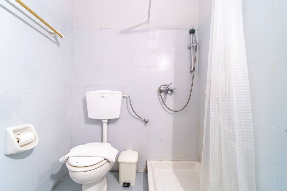 Photo of Bathroom in Gardenos