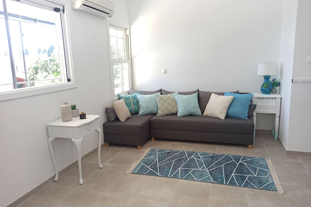 Photo of Livingroom in Perama
