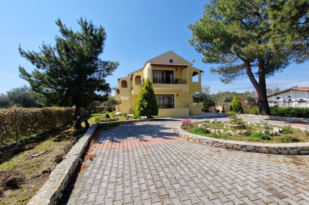 Photo of Outdoor in Melikia