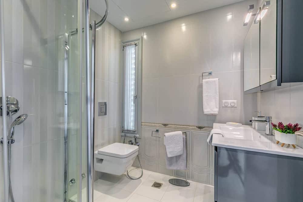 Photo of Bathroom in Afra
