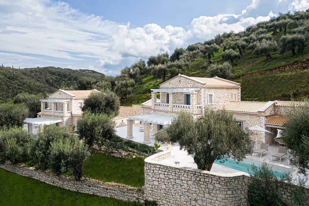 Photo of Outdoor in Peroulion