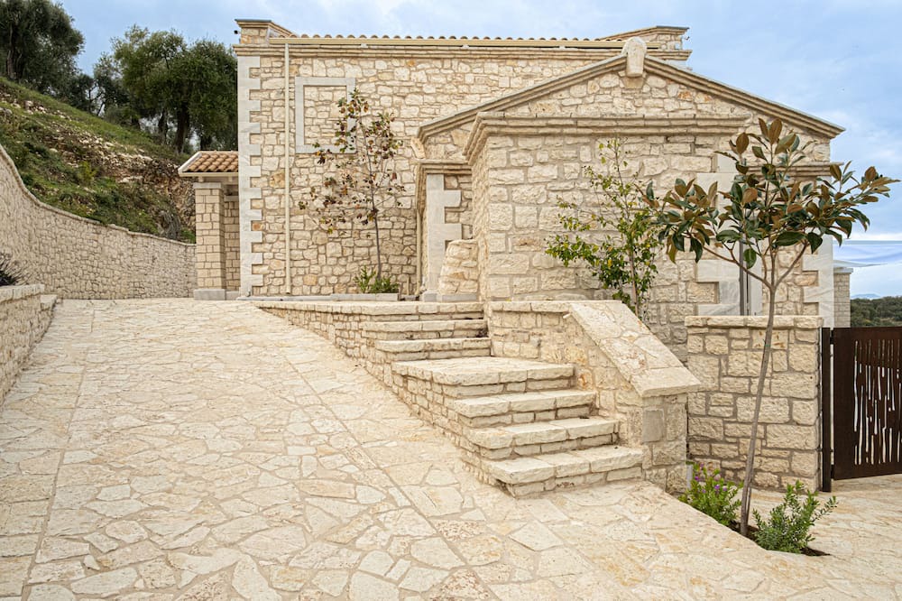 Photo of Outdoor in Peroulion
