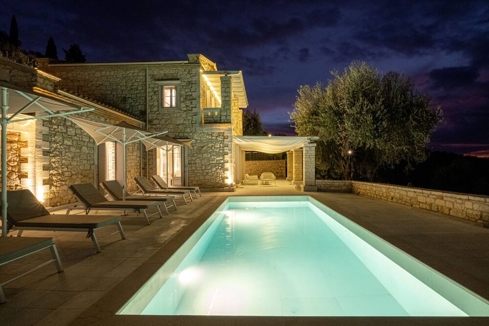 Photo of Outdoor in Peroulion