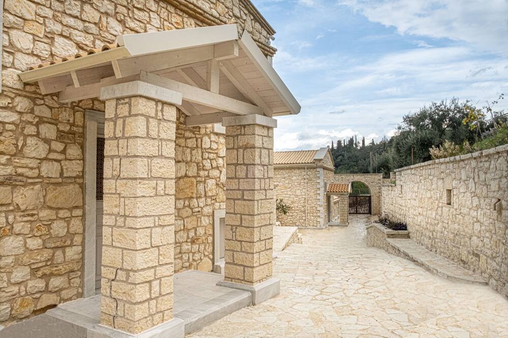 Photo of Outdoor in Peroulion