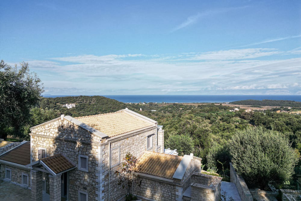 Photo of Outdoor in Peroulion
