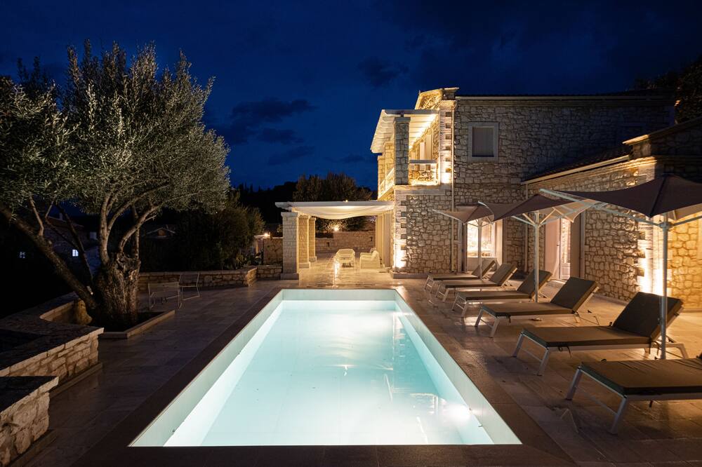 Photo of Outdoor in Peroulion