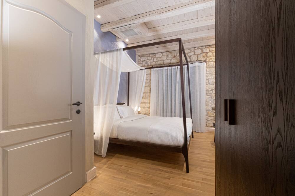 Photo of Bedroom in Peroulion