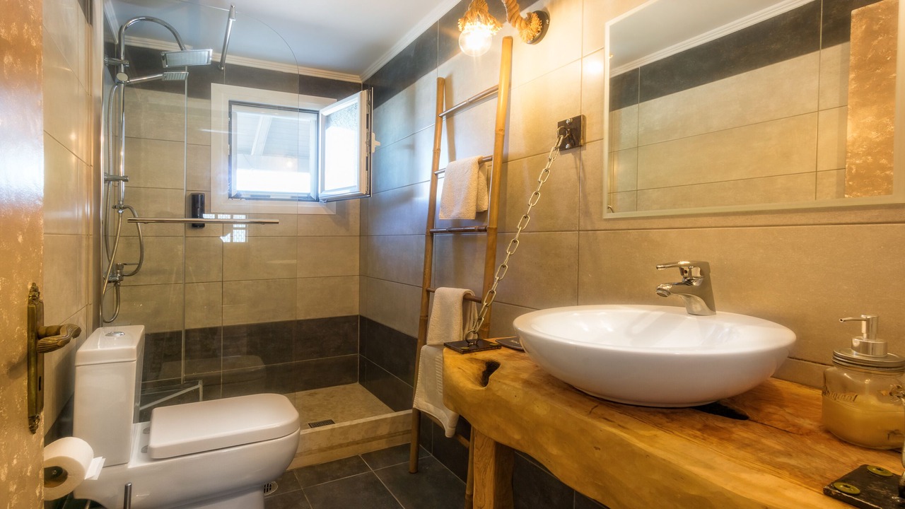 Photo of Bathroom in Esperion