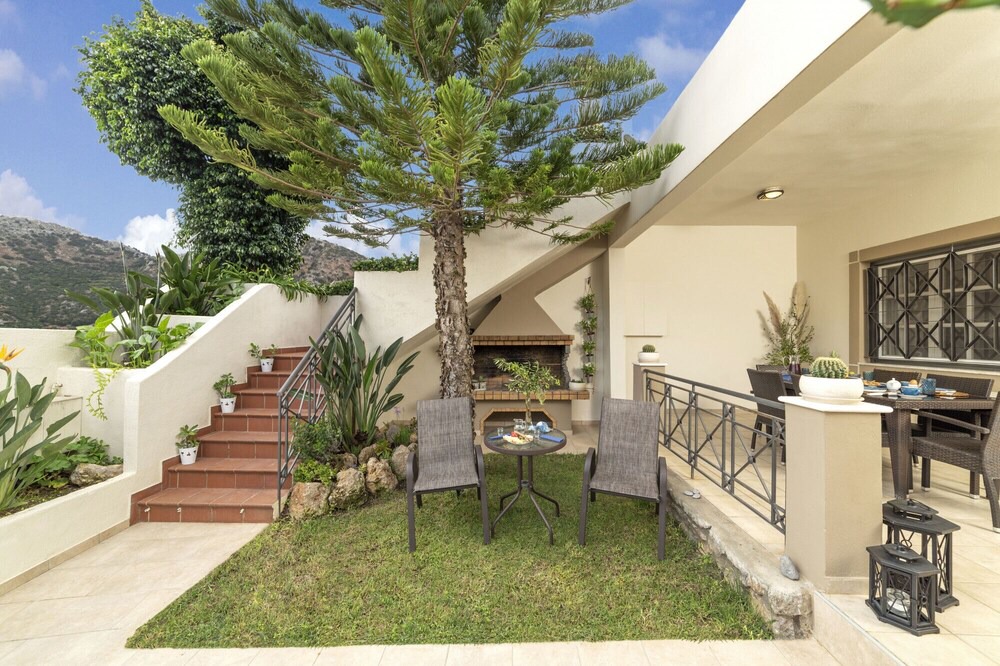 Photo of Outdoor in Flamouriana