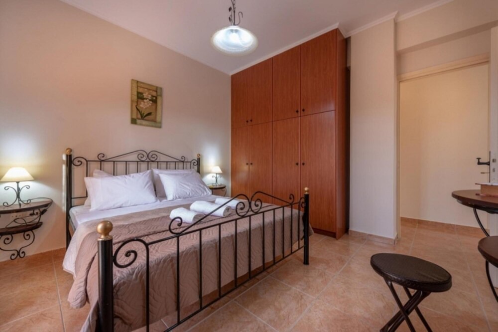 Photo of Bedroom in Neromilos