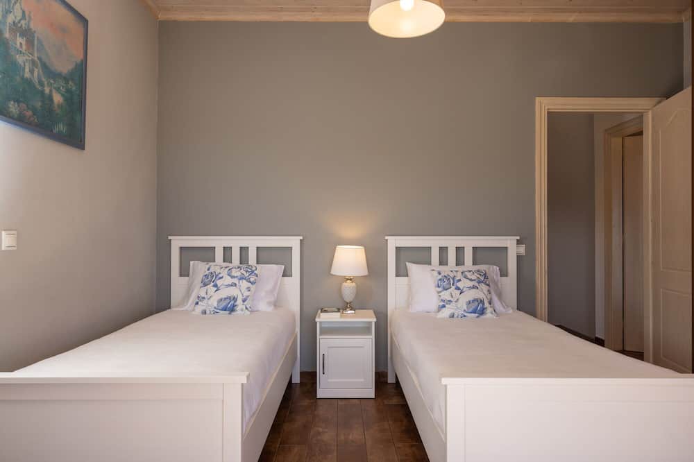 Photo of Bedroom in Peroulion