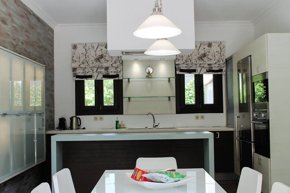 Photo of Bathroom in Peroulion