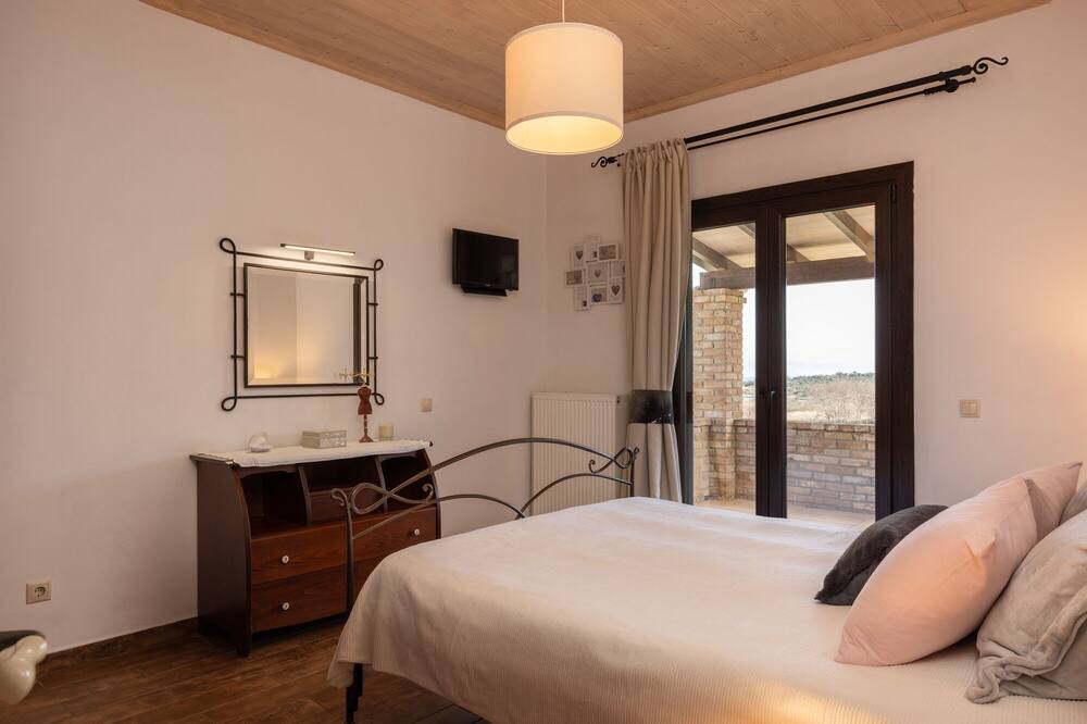 Photo of Bedroom in Peroulion