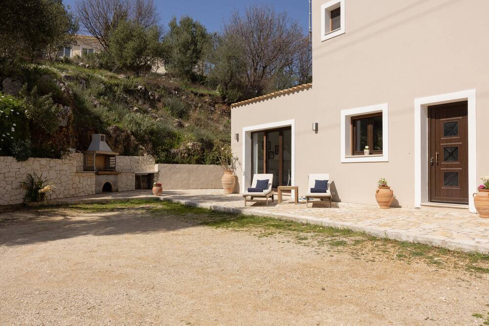 Photo of Patio Balcony in Peroulion