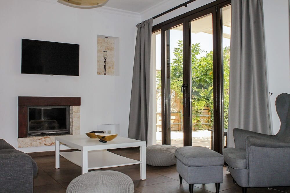 Photo of Livingroom in Peroulion