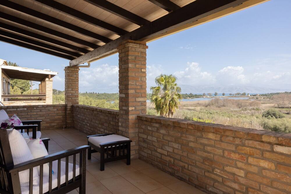 Photo of Patio Balcony in Peroulion