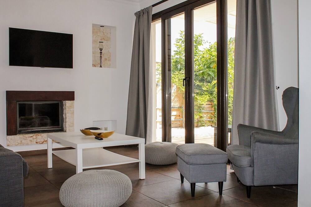 Photo of Livingroom in Peroulion