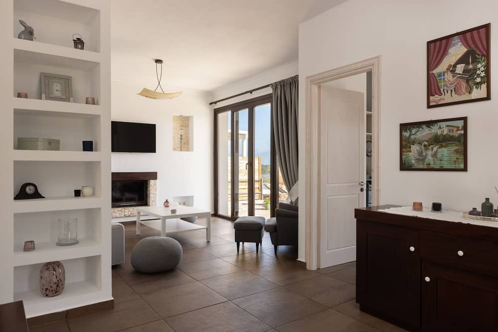 Photo of Livingroom in Peroulion