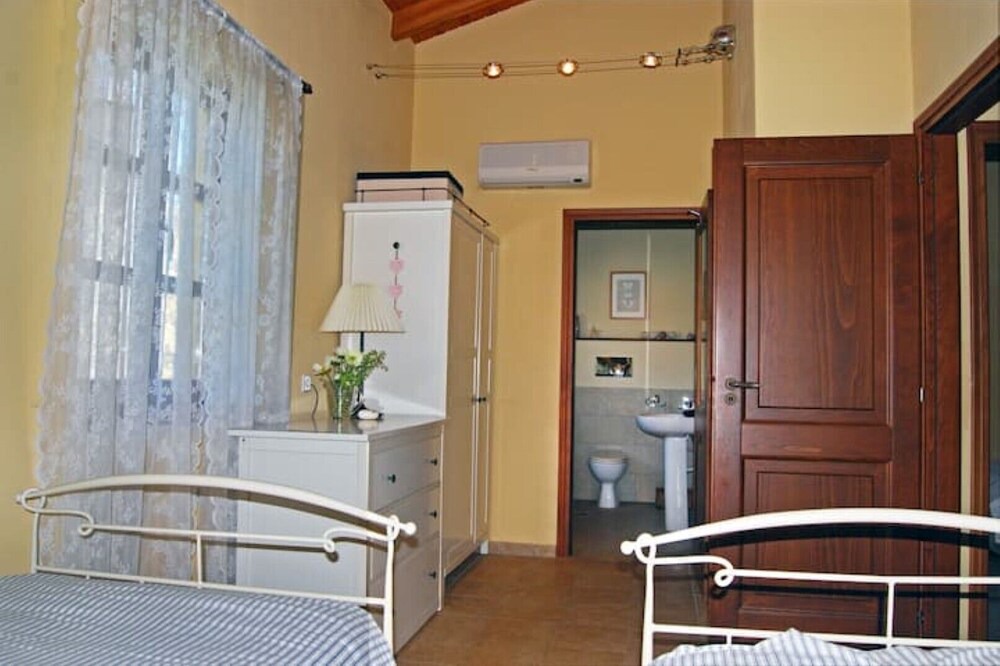 Photo of Bedroom in Maroulas