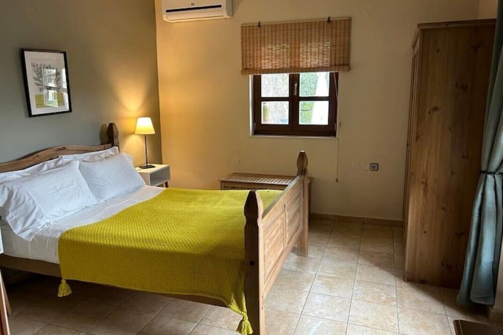Photo of Bedroom in Maroulas