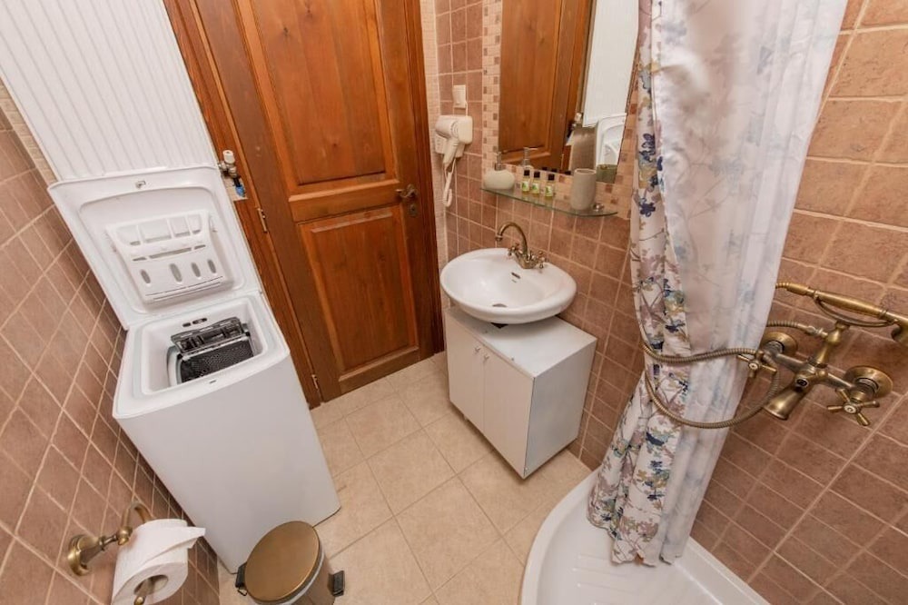 Photo of Bathroom in Kato Gatzea