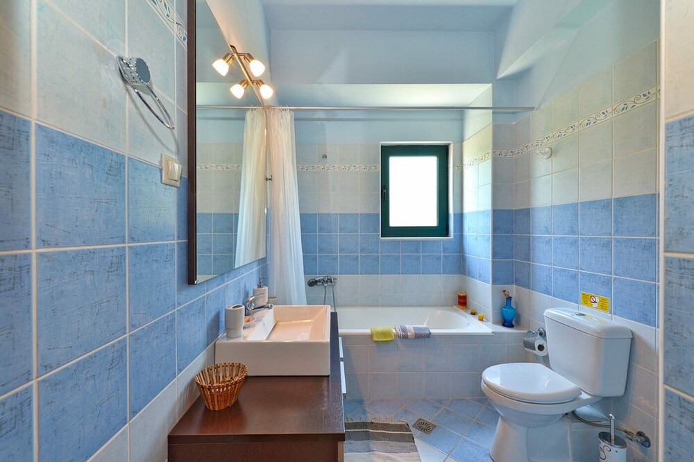 Photo of Bathroom in Exopoli