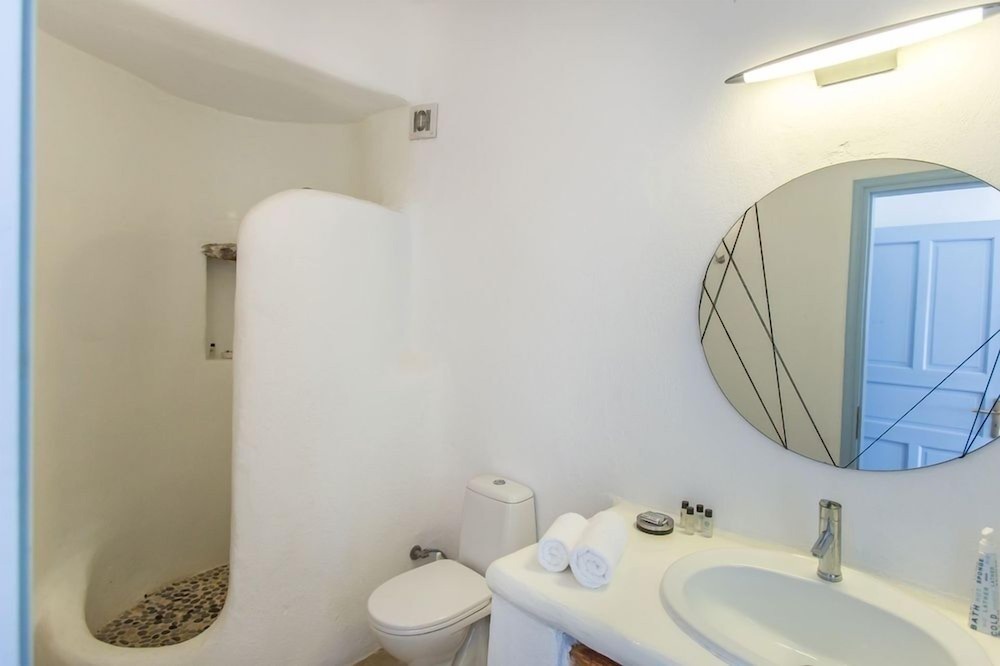 Photo of Bathroom in Plintri