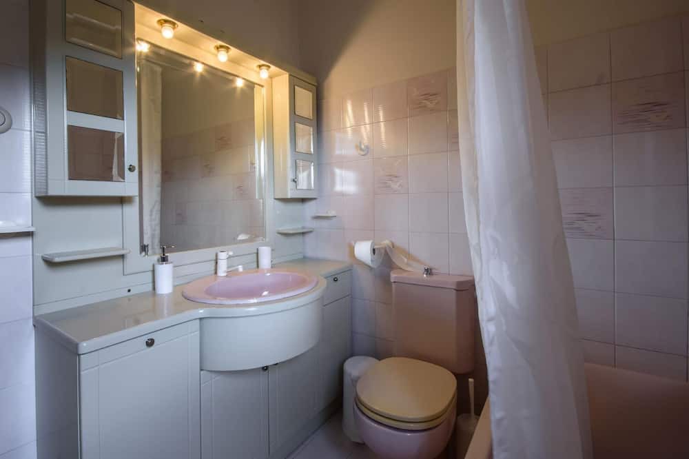 Photo of Bathroom in Apraos