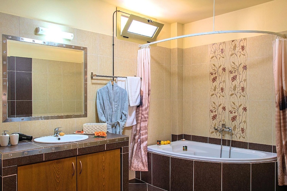 Photo of Bathroom in Dempla