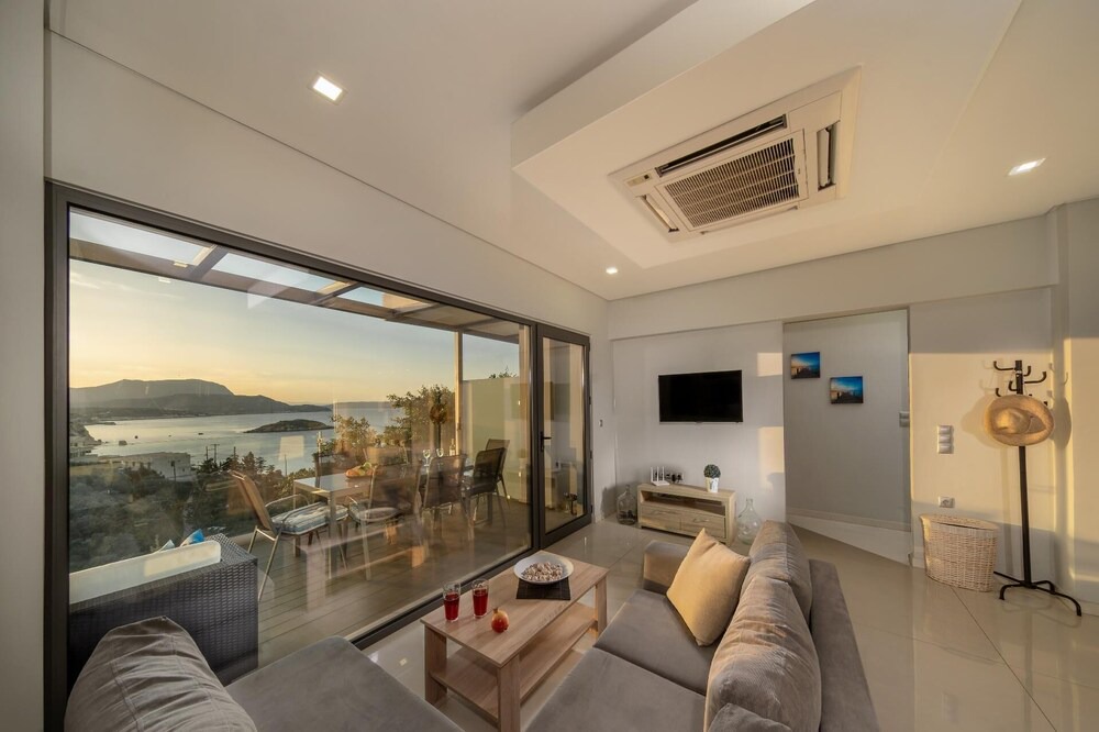 Photo of Livingroom in Plaka