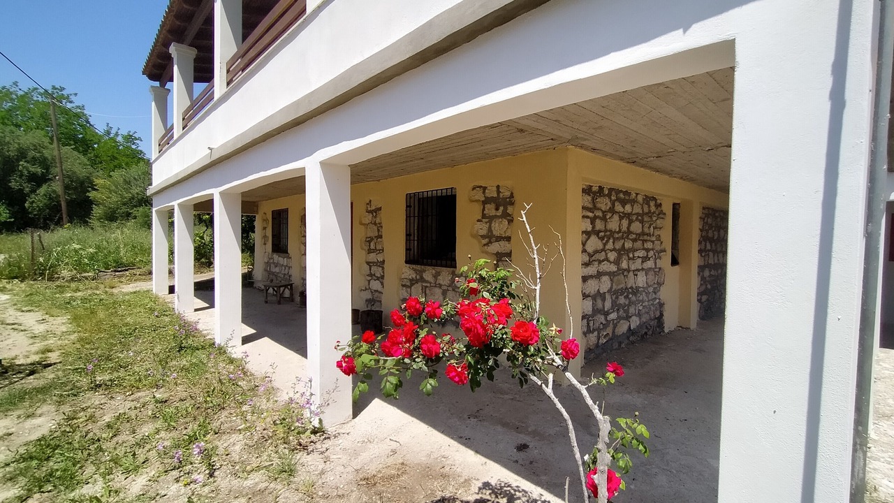 Photo of Outdoor in Peroulion