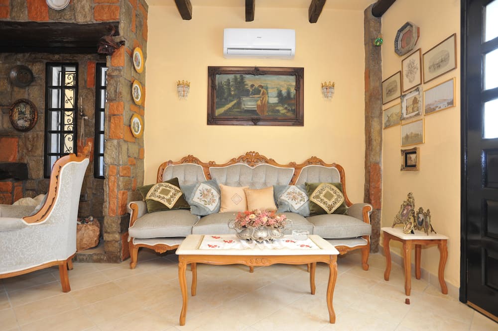 Photo of Livingroom in Kato Korakiana
