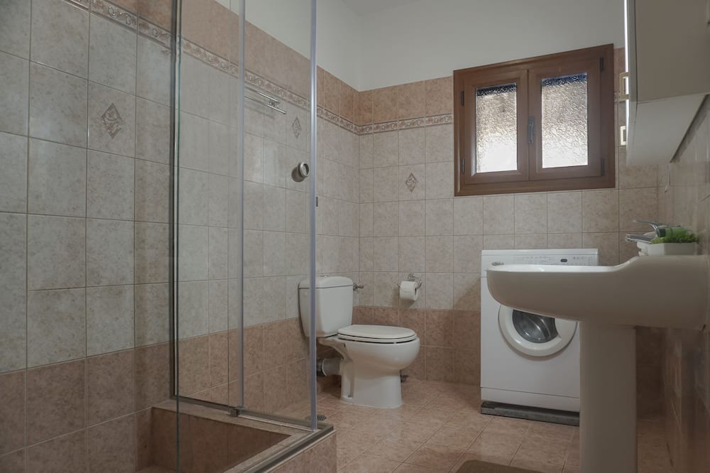 Photo of Bathroom in Kato Korakiana