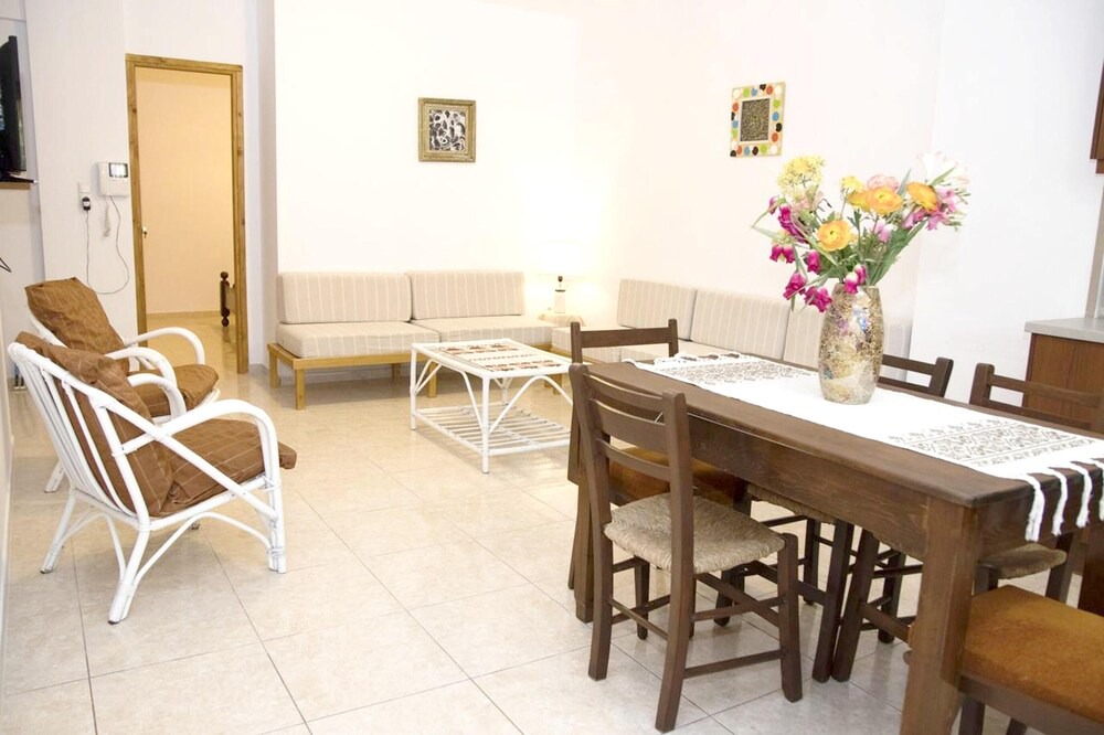 Photo of Livingroom in Akoumia