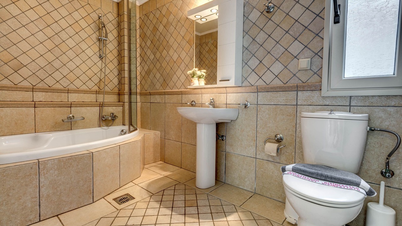 Photo of Bathroom in Agios Stefanos Avliotes
