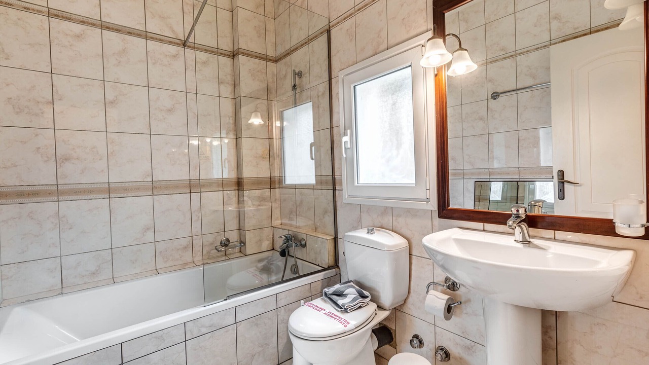 Photo of Bathroom in Agios Stefanos Avliotes