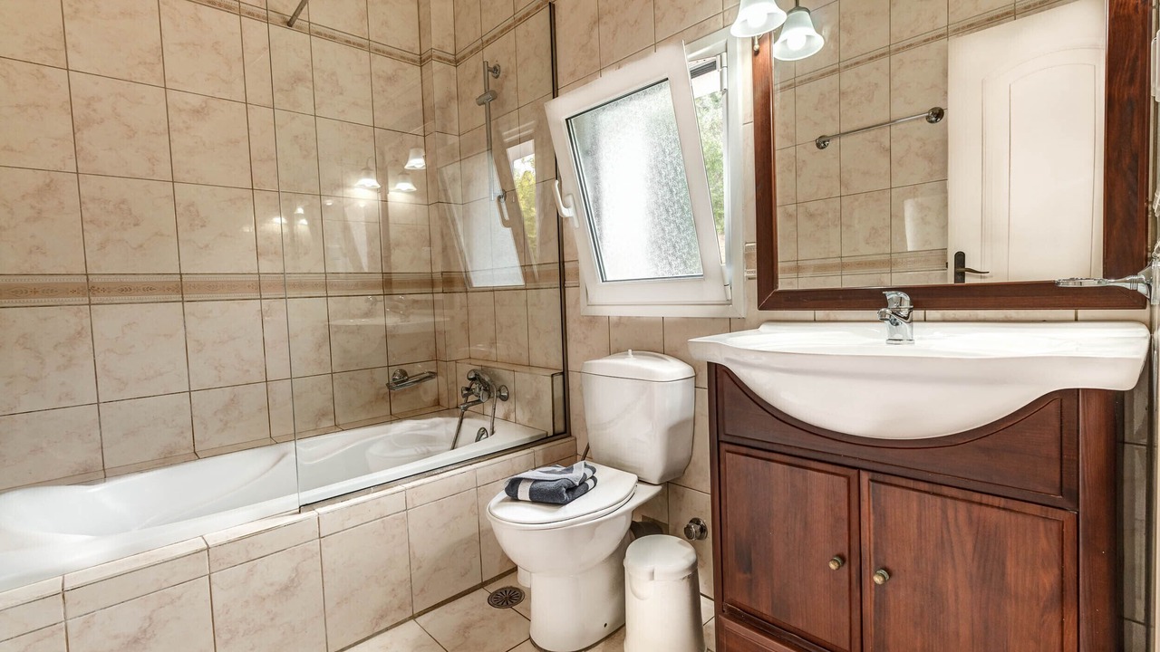 Photo of Bathroom in Agios Stefanos Avliotes