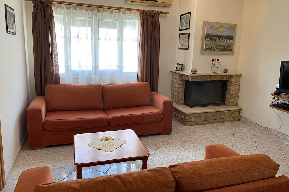 Photo of Livingroom in Marathias