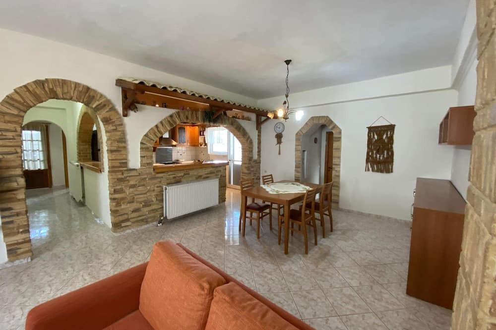 Photo of Livingroom in Marathias