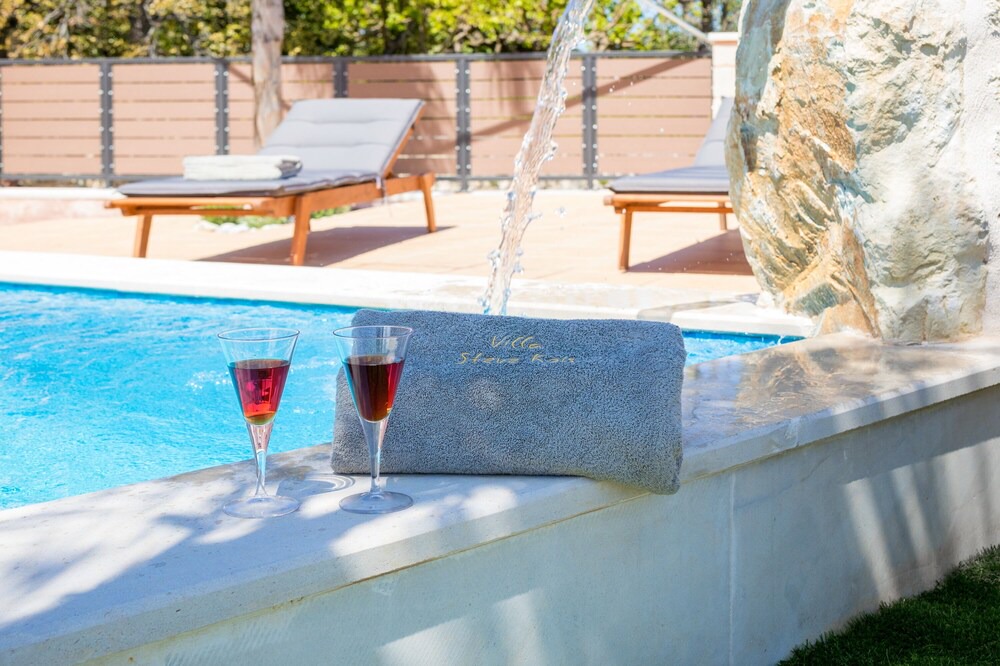 Photo of Outdoor in Tzitzifes