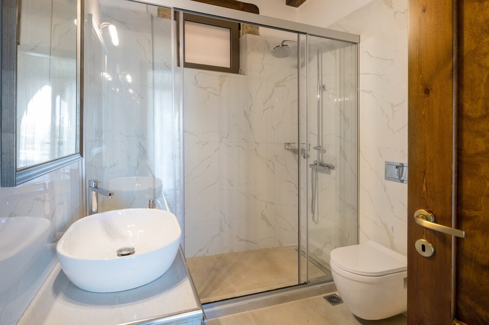 Photo of Bathroom in Tzitzifes
