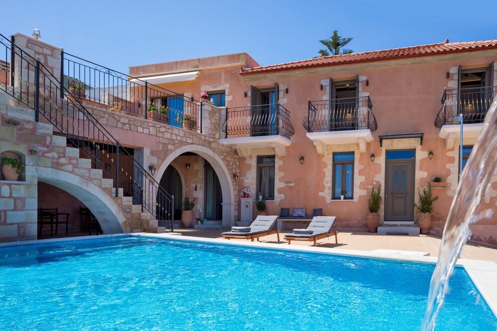 Photo of Outdoor in Tzitzifes