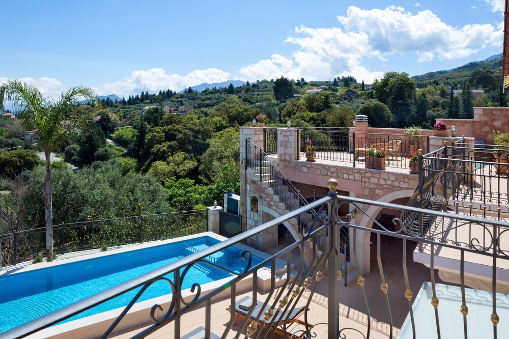 Photo of Patio Balcony in Tzitzifes