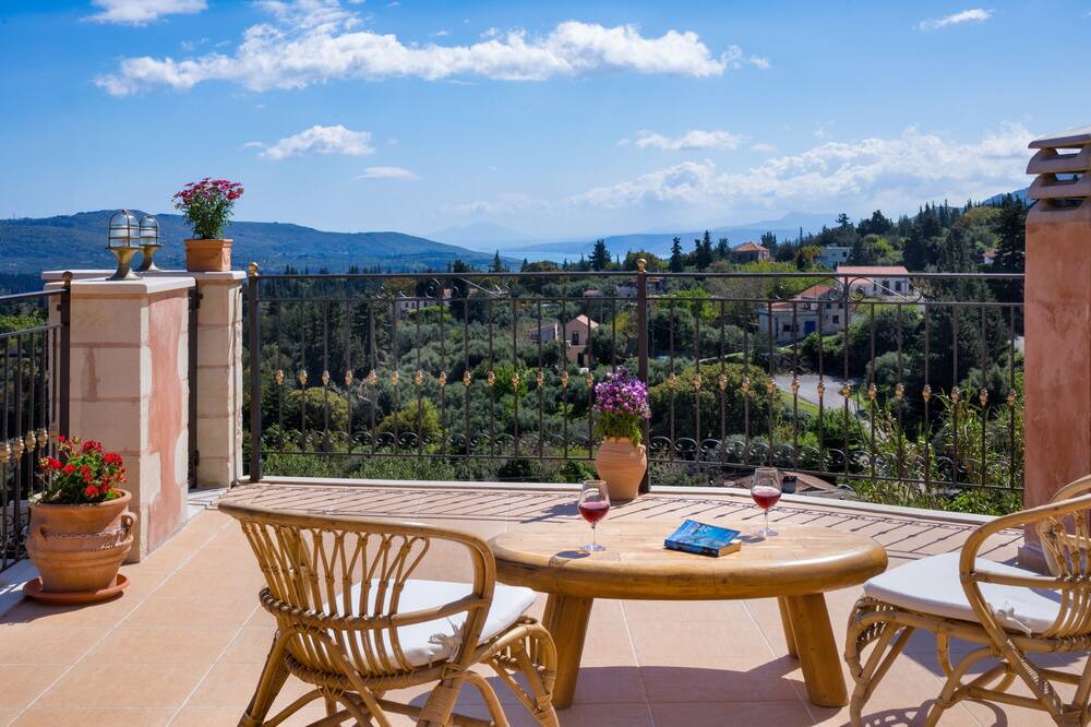 Photo of Patio Balcony in Tzitzifes