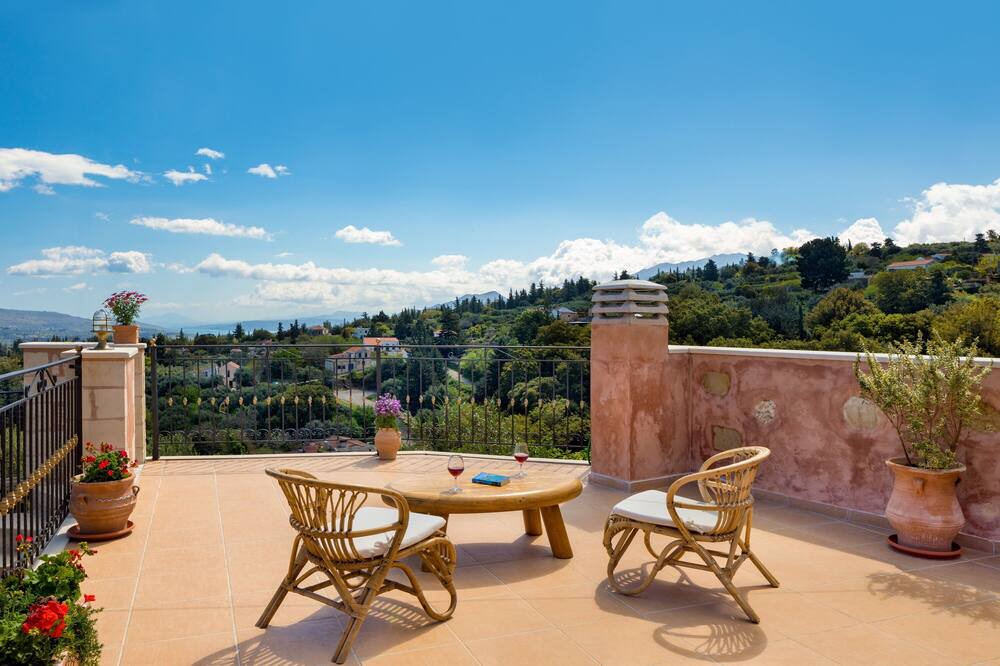 Photo of Patio Balcony in Tzitzifes