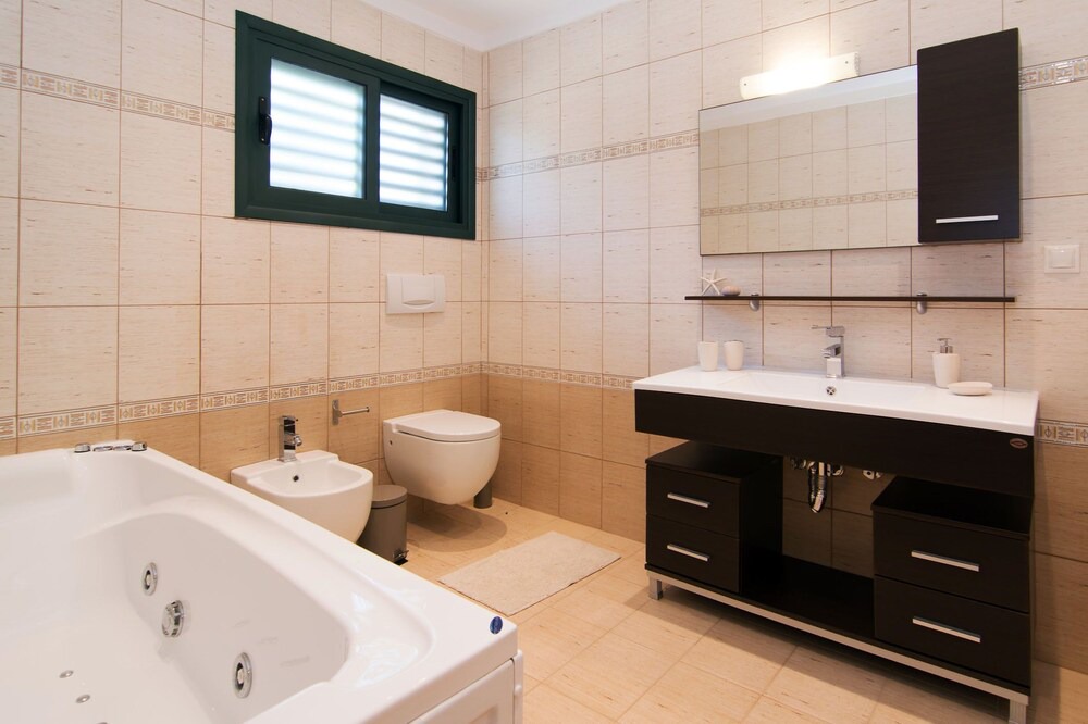 Photo of Bathroom in Thermaikos
