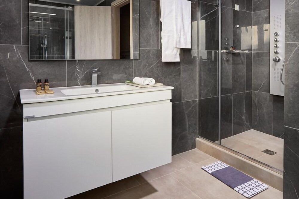 Photo of Bathroom in Trochalia